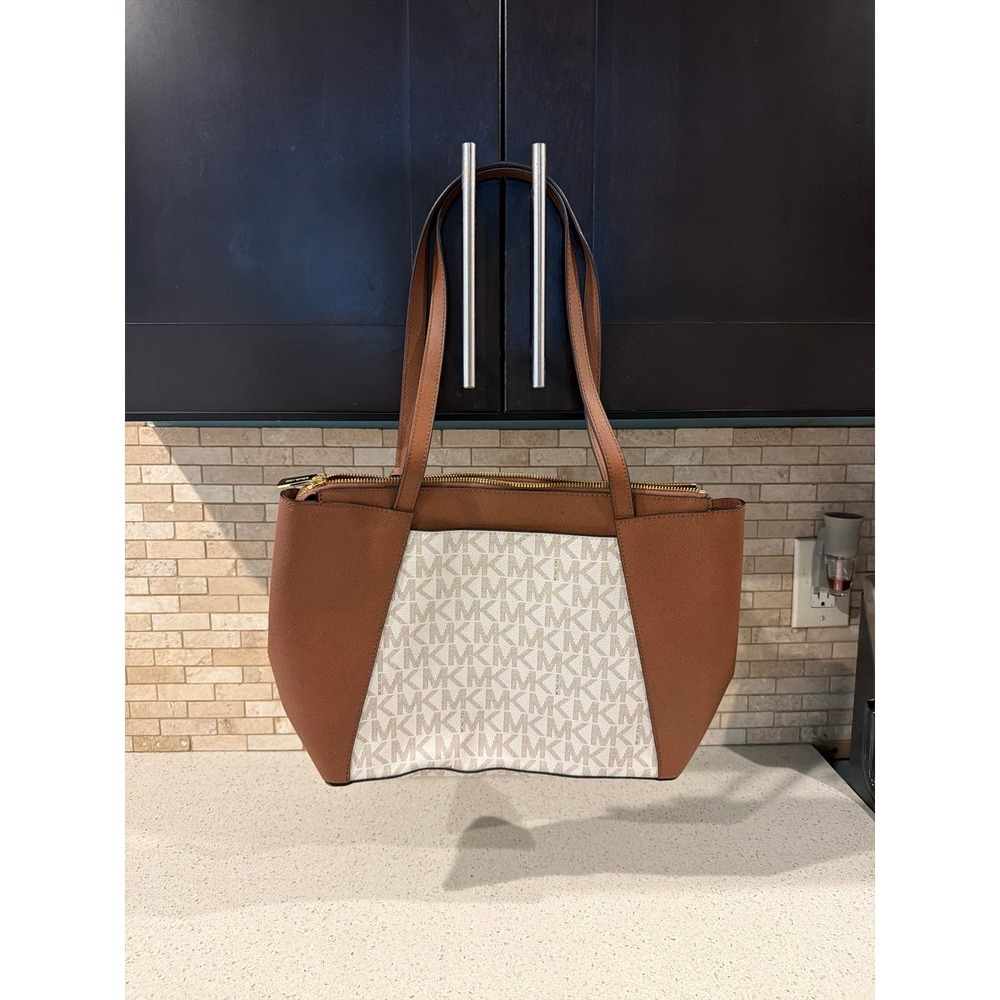 Michael Kors Maddie Tote Vanilla Luggage 38H9CN2T2B - Picture 2 of 4